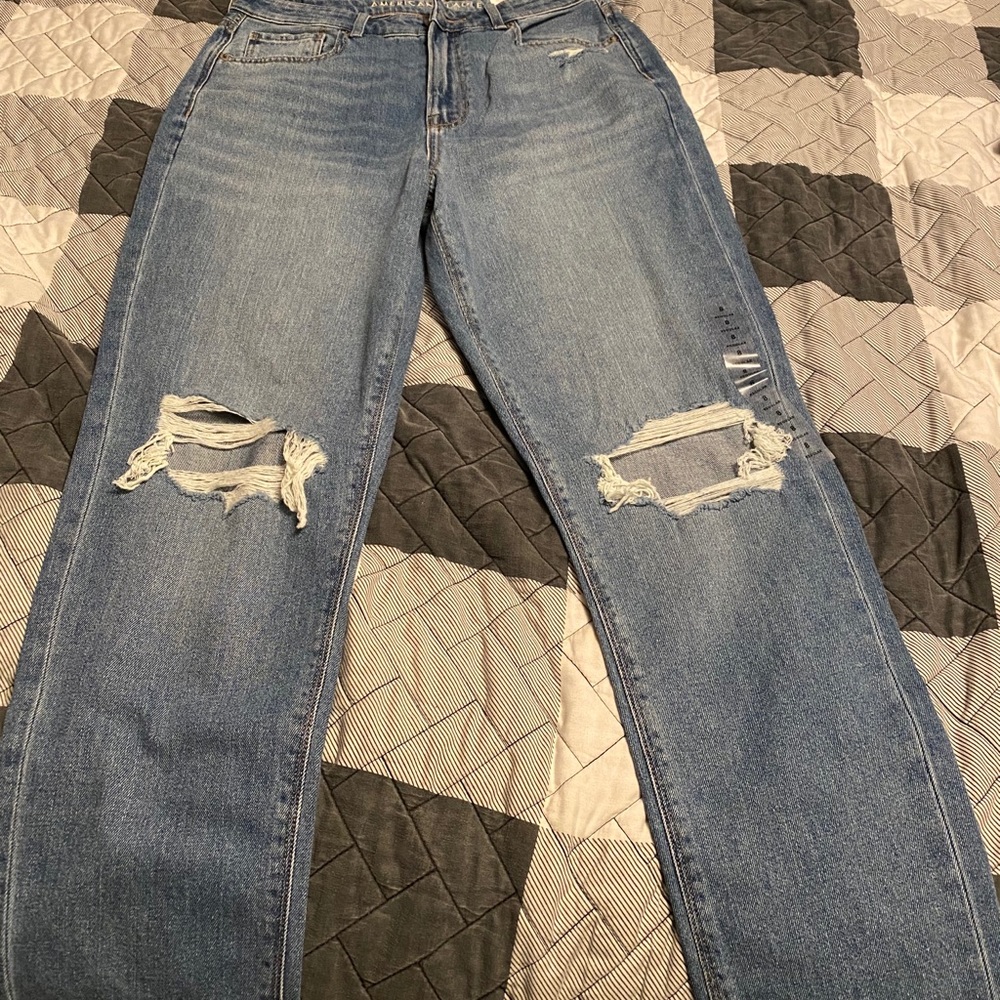Women’s American Eagle mom jean size 8